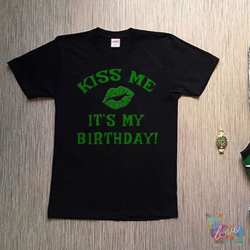 Kiss Me It_s My Birthday Green Kiss - Picture 1 of 1
